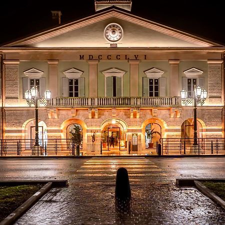 Pavillon Suite & Apartments Пескьера-дель-Гарда Экстерьер фото