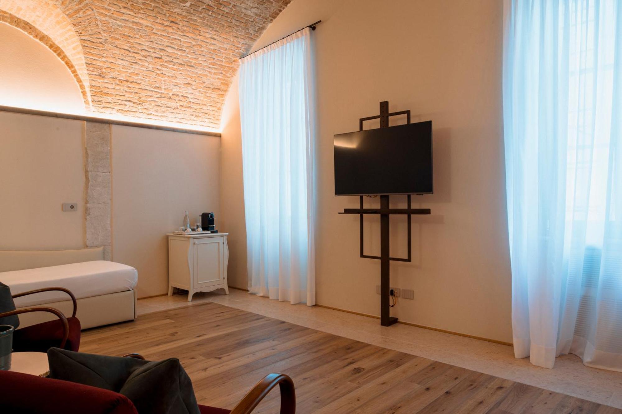 Pavillon Suite & Apartments Пескьера-дель-Гарда Экстерьер фото